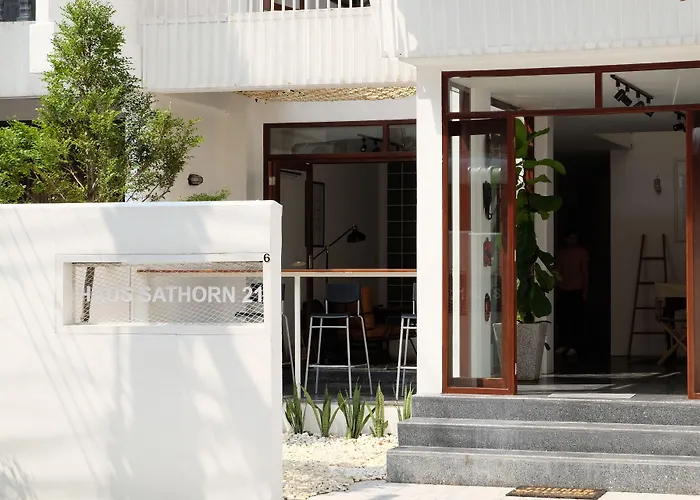 לינה וארוחת בוקר Haus Sathorn 21