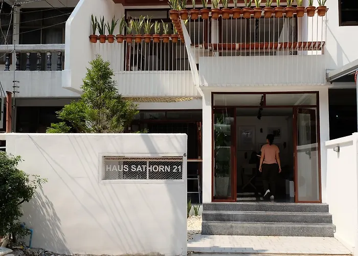 Haus Sathorn 21 לינה וארוחת בוקר 2*